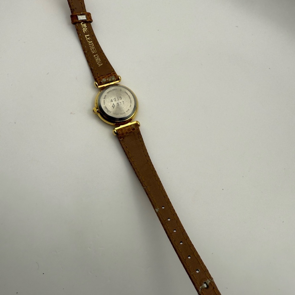Vintage Folio Women's Gold Tone Watch with Mother of Pearl Face (New Battery) - Picture 7 of 11
